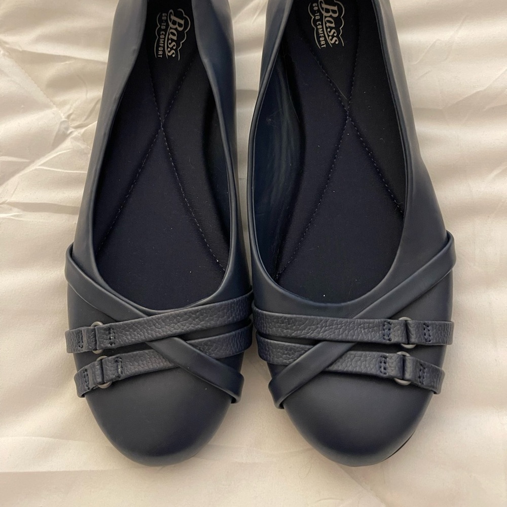 Bass navy blue flats